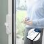 ABUS Fensterantrieb WINTECTO One – smarter Fenstergriff für Fenster, Balkon- und Terrassentür – mit Alarmfunktion – einfache Montage ohne Bohren – Weiß, gleichschließend (AL0145)