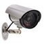 kwmobile Kamera Dummy Überwachungskamera Attrappe - Fake Camera mit rotem LED Licht - täuschend echt für Wand Decke - nötig 2xAA Batterie