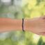 Lebensquelle Plus Mini Kugelarmband | 4mm | Hochwertiges Edelsteinarmband (Sodalith)