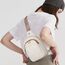 OSOCE Crossbody Damen Klein Brusttasche PU Leder Sling Bag Diebstahlsicher Crossbag Damen Schulterrucksack Vielseitige Umhängetasche für Reisen und mehr in Braun Weiß und Schwarz