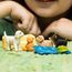 SCHLEICH Farm World | Welpenstube 42480 Tiere Set mit 3 Welpen, Zaun & Zubehör | Bauernhof Spielset & Geschenk für Jungen & Mädchen | Bauernhof Spielzeug ab 3 Jahren | 13 Teile