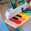 Baby Einstein, Hape, Holzspielzeug Magic Touch Piano , Musikspielzeug Klavier aus Holz für Kinder, Musikinstrumente mit 3 Notenblättern und 6 Liedern, Aktivität und Sensorisches Spielzeug, 6 Monaten+