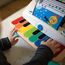 Baby Einstein, Hape, Holzspielzeug Magic Touch Piano , Musikspielzeug Klavier aus Holz für Kinder, Musikinstrumente mit 3 Notenblättern und 6 Liedern, Aktivität und Sensorisches Spielzeug, 6 Monaten+