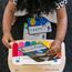 Baby Einstein, Hape, Holzspielzeug Magic Touch Piano , Musikspielzeug Klavier aus Holz für Kinder, Musikinstrumente mit 3 Notenblättern und 6 Liedern, Aktivität und Sensorisches Spielzeug, 6 Monaten+