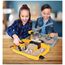 Kinetic Sand Baustellen Koffer - mit 907 g original kinetischem Sand aus Schweden, erfüllt alle gesetzlichen Anforderungen, mit Fahrzeug und Zubehör für Indoor-Sandspiel, für Kinder ab 3 Jahren