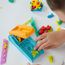 Play-Doh Knetwerk Starter Set, 3 x 56 g Dosen bunter Knetmasse, 2 Accessoires und Förmchenmaschine, Bastel-Set zum Formen und Entdecken, kreatives für Kinder ab 3 Jahren