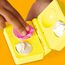 Play-Doh Bunte Konditorei mit Spielzeug-Ofen, Werkzeugen, Accessoires und 11 Dosen Knetmasse zum Formen, Backen und Dekorieren, Bastel-Set für Mädchen und Jungen ab 4 Jahren