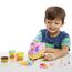 Play-Doh Peppas Eiswagen Bastel-Set, 3 x56g Dosen und 2 x 28 g Dosen Modelliermasse, Peppa und Schorsch Figuren und viele Accessoires und Formen, kreatives für Kinder ab 3 Jahren
