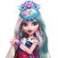 Monster High Lagoona Blue Puppe mit glamourösem Festival-Outfit und Festival-Zubehör wie Snacks, Bandposter, Statement-Tasche und mehr, HXH82