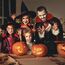 Winwild 3 Stück Vampir Kostüm Kinder Set,90CM Vampir Umhang Halloween mit Vampire Zähne & Kunstblut,5-8 Jahre Halloween Umhang Schwarz Rot Vampire Cape Dracula Kostüm Jungen Mädchen