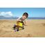 Hape Sandspielzeug Kipper mit Griff, Zieh und Schiebe Strandspielzeug für Kinder ab 12 Monaten