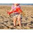 Hape Starke Schaufel, rot - Sandspielzeug, Robuste Sandschaufel für Strand, Sandkasten und Garten, Outdoor Buddelspielzeug für Kleinkinder, Sandspielzeug für Kinder ab 18 Monaten