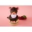 Sekiguchi 255550 - Original Monchhichi Mädchen, Plüschtier mit weiß-pinkem Lätzchen und Zöpfen mit Schleifen, ca. 20 cm großes Kuscheltier aus braunem Plüsch