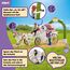 SCHLEICH Horse Club | Hochzeitskutsche 42641 | Brautpaar mit Kutsche, Hannah und Pferd sowie Zubehör | tolles Geschenk für Mädchen und Jungen | Spielzeug für Kinder ab 5 Jahren | Set aus 106 Teilen