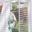 Automatischer Vogelfutterspender, Vogelkäfig-Futterspender mit Sitzstange für Wellensittiche, Sittiche, Kanarienvögel, Nymphensittiche, Finken (Blau)