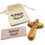 MIZZE Made for Luck 10 cm handgefertigt in Bethlehem handgefertigte Olivenholz Comfort Holding Cross in Beutel