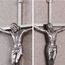 ACHIBANG Kruzifix Jesus Wandkreuz aus poliertem Metall, für Heimdekoration und Geschenk, 24 cm, Antiksilber
