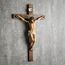 BC Katholisches Kruzifix-Wandkreuz, Jesus Christus, inspirierende Heimdekoration, religiöses Geschenk, 25,4 cm hoch, Renaissance-Skulptur, handgefertigt von Buildclassic