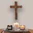 Ajuny Wandkreuz aus Mangoholz, handgeschnitzt, keltisches Handdesign, christlicher Wandbehang, rustikal, Vintage, religiös, katholisches Gebetskreuz für Kirche, Kapelle, Wohnzimmer, Altar oder Flur