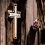 Wandkreuz aus Holz mit Holzsockel, gesegnetes Buchstaben-Design, christliche Kreuze, spirituelles religiöses Kreuz, Weihnachten, Wandbehang, handgefertigtes Holzkreuz, Hanfseil für Kirche, Zuhause,