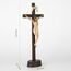 BC Katholisches Kruzifix, stehendes Kreuz, Jesus Christus, Tischdekoration, religiöses Geschenk, Holzschnitzerei, realistisches Finish, 27,7 cm hoch, handbemalt von Buildclassic