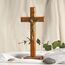 KUXBET Katholisches Kruzifix-Kreuz, 27,2 cm, Holz, Jesus Christus, Wandkreuz, Ständer, zum Aufhängen oder Tischplatte mit Ständer, für Heimdekoration (27,2 cm L x 12,7 cm B)