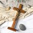 KUXBET Katholisches Kruzifix-Kreuz, 27,2 cm, Holz, Jesus Christus, Wandkreuz, Ständer, zum Aufhängen oder Tischplatte mit Ständer, für Heimdekoration (27,2 cm L x 12,7 cm B)