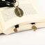 Lesezeichen Bibel Lesezeichen - Schwarze Samt Lesezeichen für Buchliebhaber mit 5 Strings mit Lebensbaum Glücksbringer Anhänger und Mutter Gottes Charm, Christian Saint Bookmark, Ideales christliches