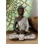 Deco 79 Polystone Buddha-Skulptur, meditierende Heimdekoration, Statue mit gravierten Schnitzereien und Reliefdetails, Akzentfigur, 15,2 x 10,2 x 20,3 cm, Schwarz