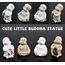 2 Stück BuddhaStatue Happy Laughing BuddhaFigur Niedlich Kleine Mönch Statuen Mini Maitreya Buddha Minimalistisch für Schreibtisch Ornament Home Decor Auto Armaturenbrett und Regal Dekorationen