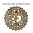 Mie Creations Hindu-Om-Wanddekoration mit rustikalen Glocken, Geschenk für Einweihungsfeiern, indische Meditationsdekoration, spirituelles Dekor, Om-Antik-Gold, 63 cm