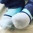 Sock Ons Kluge kleine Dinge, die Babysocken halten! - 6-12 Monate - TWIN PACKS (2 Stück) - White x 2