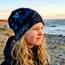 Wollhuhn Kinder Beanie – Zweilagige Longbeanie aus Jersey, wendbar & weich – innen grau – Handmade in Deutschland – ganzjährig (DE/NL/SE/PL, Numerisch, 48, 50, Cool Music Blautöne)