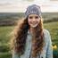 Wollhuhn Kinder Beanie – Zweilagige Longbeanie aus Jersey, wendbar & weich – mit Grauer Innenseite – Handmade in Deutschland – ganzjährig tragbar (Cool Music Grau, M)