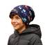 Wollhuhn Kinder Beanie – Zweilagige Longbeanie aus Jersey, wendbar & weich – innen grau – Handmade in Deutschland – ganzjährig (DE/NL/SE/PL, Numerisch, 52, 54, Trecker Dunkelblau/Bunt)