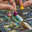 Hasbro Gaming Cluedo Conspiracy Brettspiel für Erwachsene und Jugendliche, deutsche Version des Mystery Games, für 4-10 Spieler und ab 14 Jahren