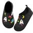 Kyopp Hausschuhe Kinder Junge Mädchen Pantoffeln Rutschfest Barfussschuhe Kindergarten Slippers für Atmungsaktive Weich Lauflernschuhe Kleinkinder Schuhe(Schwarzer-Kosmisch 30/31EU)