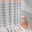 iDesign 19054EU Mikrofaser-Teppich Chevron, 86 x 53 cm, grau / koralle
