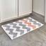 iDesign 19054EU Mikrofaser-Teppich Chevron, 86 x 53 cm, grau / koralle